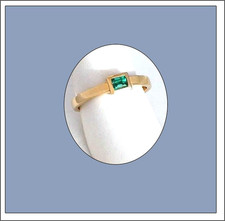 Kleinerer Smaragd groß in der