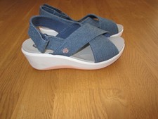 neue Sandalen v