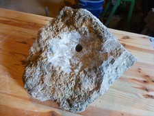 Quellstein Brunnenstein mit Loch für Quellsteinbrunnen Naturstein Nr. 90 Unikat