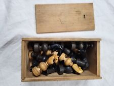 Alte Schachspielfiguren in Holzschatulle, Figuren Handgedrechselt u. teils gesch