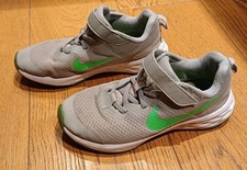NIKE* Revolution 6* Gr. 34 * Sneakers * Turnschuhe *  hellgrau * grün * unisex *