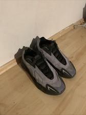 EU Größe 42 - adidas Yeezy Boost 700 MNVN Honey Flux