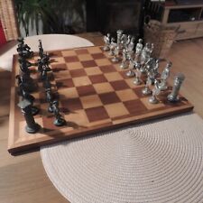 Schachspiel mit schweren Zinnfiguren