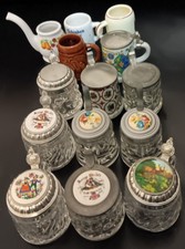 Mini-Bierkrügen , oft als