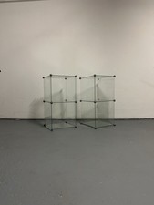 Glasvitrinen im Space Age