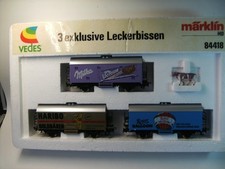 Märklin H0 84418 Waggon-Set " 3 exclusive Leckerbissen ", 3-teilig + lila Kuh