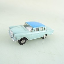 Faller AMS Mercedes Benz 220 mit Chassis ohne Antrieb