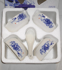Set aus 4Porzellanschalen und 4 Porzellanlöffel