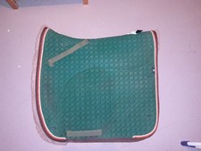 Mattess Lammfell Schabracke Sichel Gr. L Dressur grün Steppschabracke