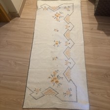 Vintage / Tischdecke mit Stickerei   ca 65 X 140 cm, Handmade