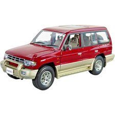 AutoArt 1 18 Mitsubishi Pajero