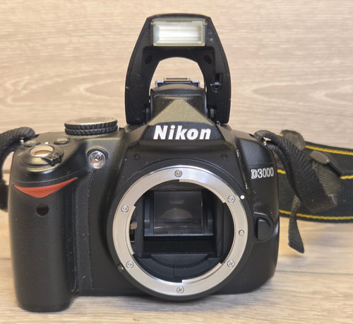 Nikon d3000 2mp digital slr - 10.2mp,