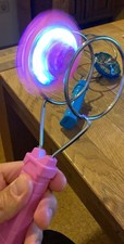 2x Eurrowebb Magnet-kreisel mit Led-licht in Blau & Rosa, 0€ Versand