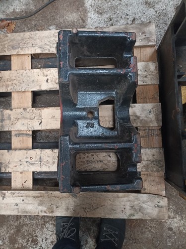 Frontgewichtsträger - ,