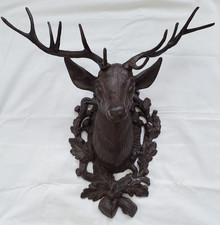 Alter Hirschkopf mit Geweih