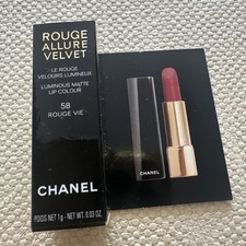 Luxusprobe  CHANEL Rouge Allure Velvet Mini Lippenstift 1 g Nr. 58 Rouge Vie Neu
