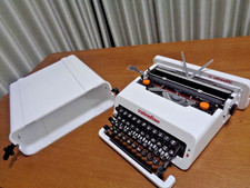 Olivetti Valentine rote