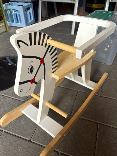 Schaukelpferd aus holz - schaukelpferd,