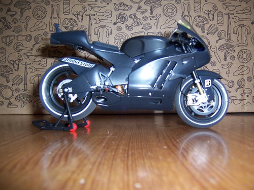 Ducati desmocedici gp11 - ducati,