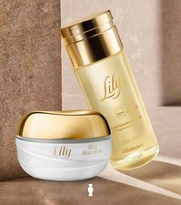 Boticário Lily Geschenkset Körpercreme Satiniert 250 g +  Körperöl 150 ml 