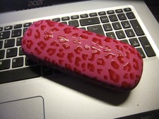 BRILLENETUI….Hartschale….neuwertig…pink ..? ?..