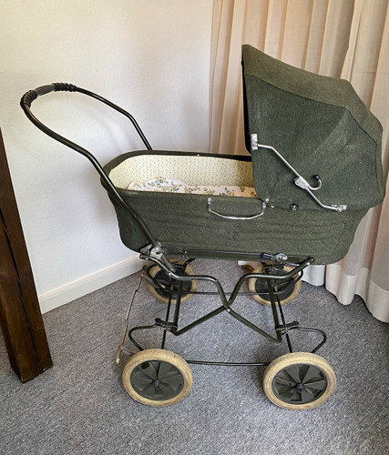 Klassischer retro kinderwagen - klassischer, retro-kinderwagen