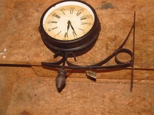 große Metall Blech Uhr Wanduhr mit Halterung Ausleger zur Deko