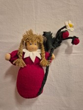 Blumenkind Wald-Erdbeere nach