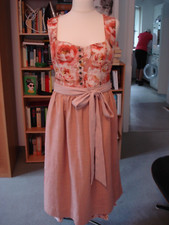 Malerisches Dirndl von