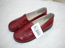 ein Paar rote Pediconfort Lederschuhe Gr. 40