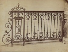 SCHMIEDEKUNST: schmiedeeisernes Gitter, Fa. Stadelmann, Augsburg, Foto um 1870