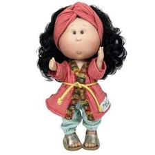 Handgefertigte Puppe Nines