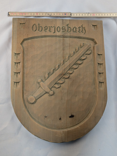 Handgeschnitzte holzwappen - handgeschnitzte,