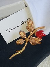 Rabatt! Designerbrosche Oscar de la Renta Rosenstrang mit Harzblüte & Kristallen
