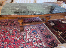 Massiver Marmortisch