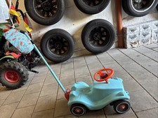 Bobby Car Mit Schubstange Und Getränkehalter Isoliert