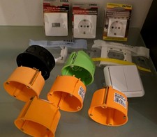 5 Unterputzdosen, 2 Steckdosen, 2 Schalter, 2 Rahmen