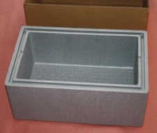 große graue Styropor-Box mit