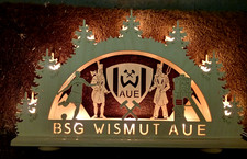 Schwibbogen  Erzgebirge Hela,  Zeche Wismut  u. Aue Fussball