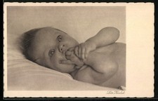 Foto-AK Lotte Herrlich: Kinderköpfe, Baby mit Fingern im Mund 