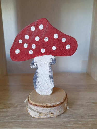 Fliegenpilz auf baumscheibe - auf,