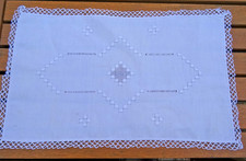 Kleines weißes Deckchen, Baumwolle, Hardangerstickerei, Handarbeit