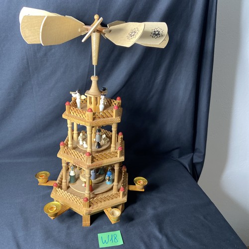 Weihnachtspyramide aus holz - weihnachtspyramide,