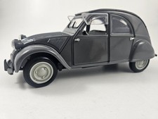 Maisto Modellauto 1:18 Citroen 2CV 1952