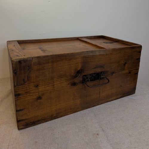 Rustikale holzkiste mit - rustikale,