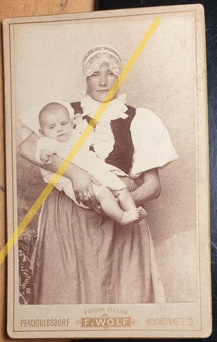 Frau tracht mit - frau,