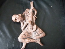 WAND - SKULPTUR - MUSIKER mit GITARRE ??