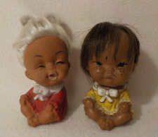 ++ 2 sitzende kleine Japan / Hong Kong  - Püppchen / Puppen  Spardose, Plastik +