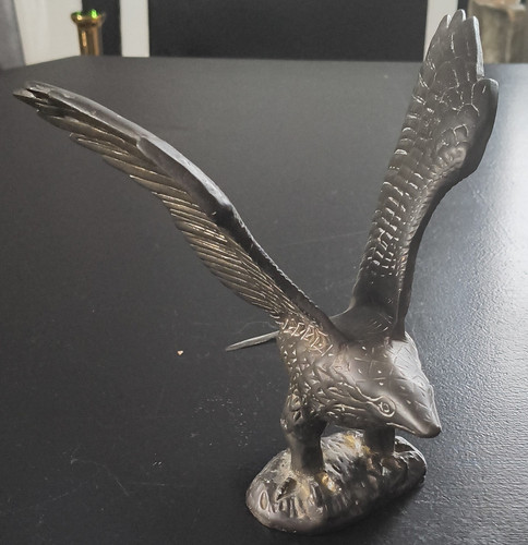 Adler figur aus metall - aus, in