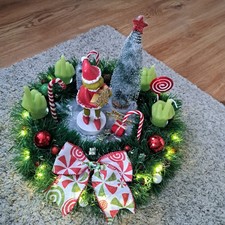 Adventskranz Weihnachtsmuffel Grinch ähnlich